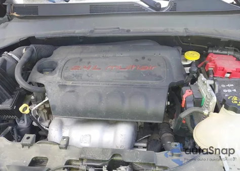 2019 Jeep Compass Latitude 4X4 z USA, uszkodzony, nr VIN 3C4NJDBB3KT648298